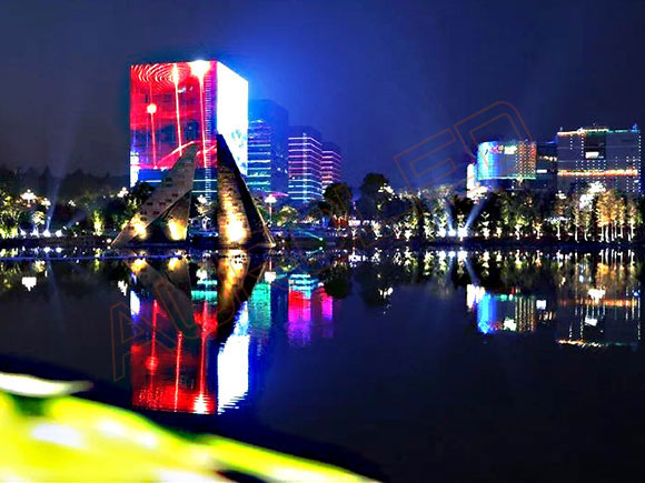 城市景觀亮化工程的興起對戶外<a href=http://www.12580178.com/toumingping/ target=_blank class=infotextkey>透明屏</a>發(fā)展的意義