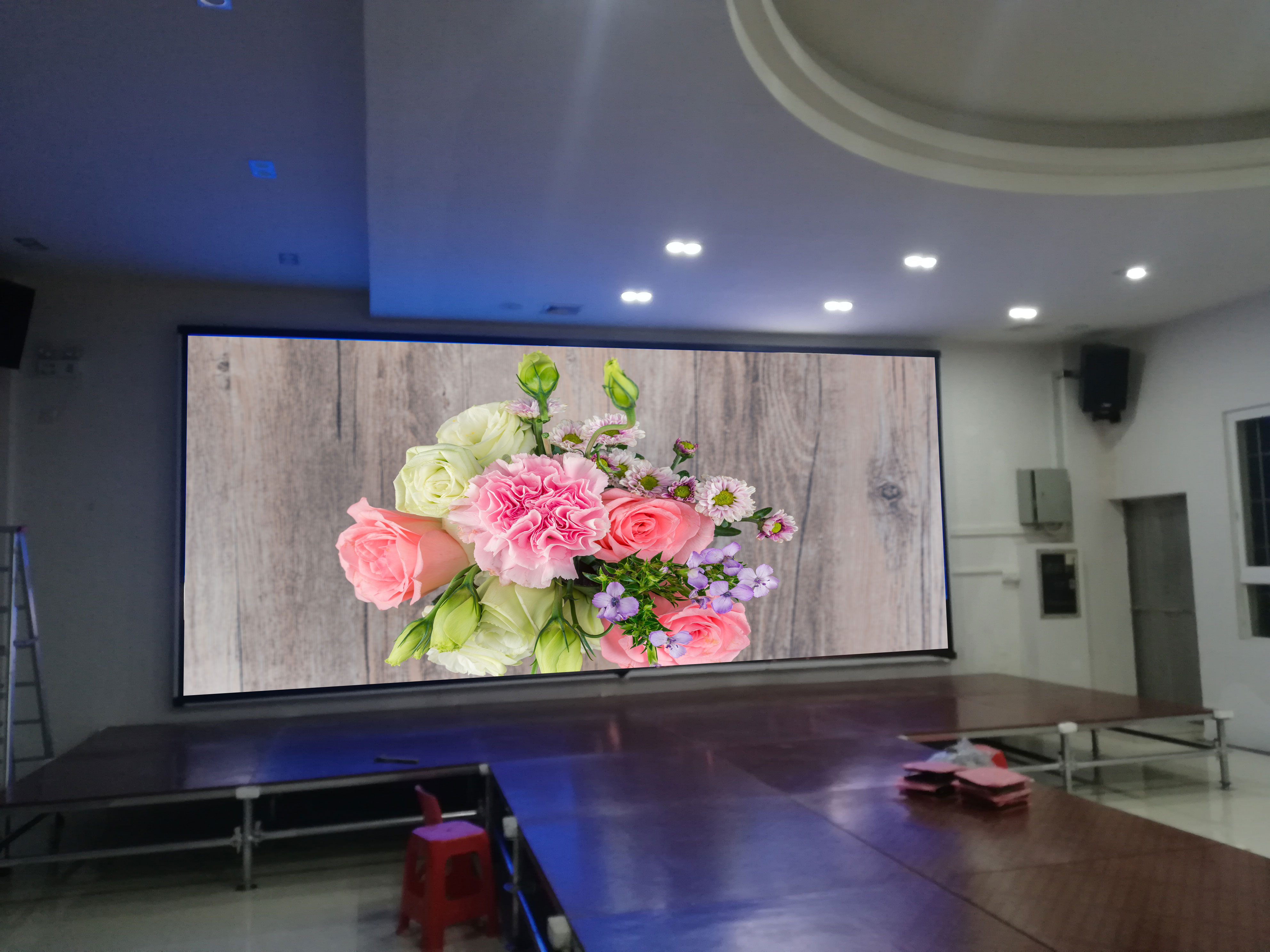 高清室內(nèi)LED<a href=http://www.12580178.com/quancai/ target=_blank class=infotextkey>全彩顯示屏</a>
